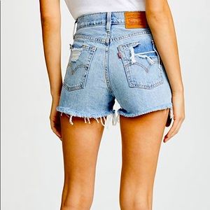 Size 25 Levi’s Wedgie shorts